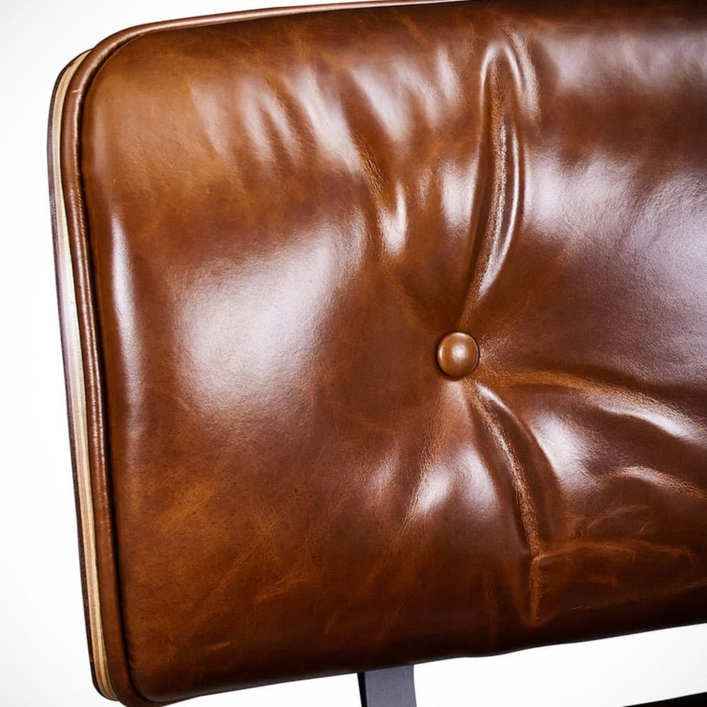 Charles Eames Inspired Mid-Century Lounge Chair & Ottoman XL – Walnut Wood Waxed Vintage Tan - Aura Furnitures